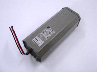 岩崎　HID200W一般形高力率安定器 H2CC2A(B)352　200V 