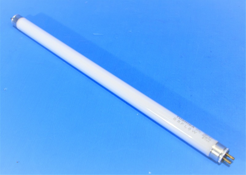 東芝　FL8W　白色　蛍光ランプ（8形直管蛍光灯　スタータ形）