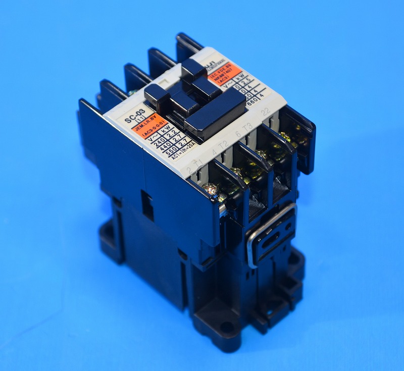 富士電機　SC-03　100V　電磁接触器(ケースカバーなし)