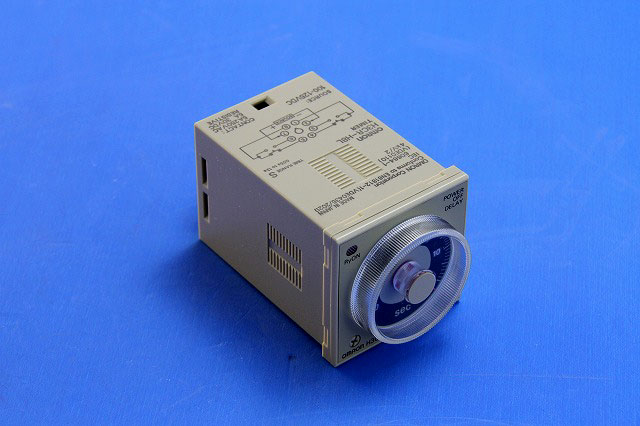 オムロン　H3CR-H8L　0.6,1.2,6,12sec　100-125VDC