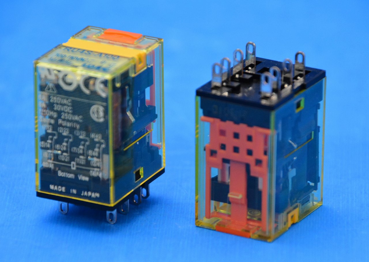 IDEC (アイデック/和泉電気)　RU4S-A100　100-110VAC　RUシリーズユニバーサルリレー 　