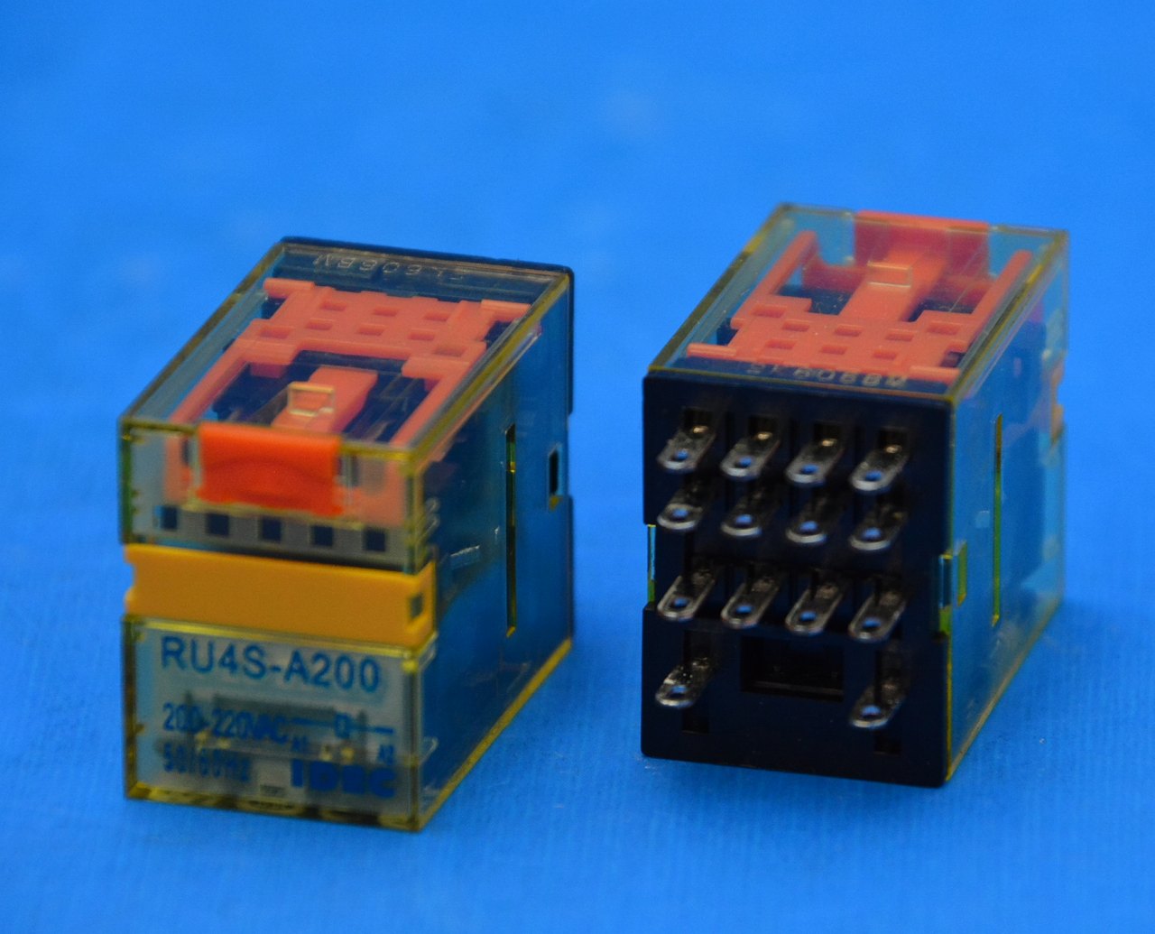 IDEC (アイデック/和泉電気)　RU4S-A200　200-220VAC　RUシリーズユニバーサルリレー 　(T45)