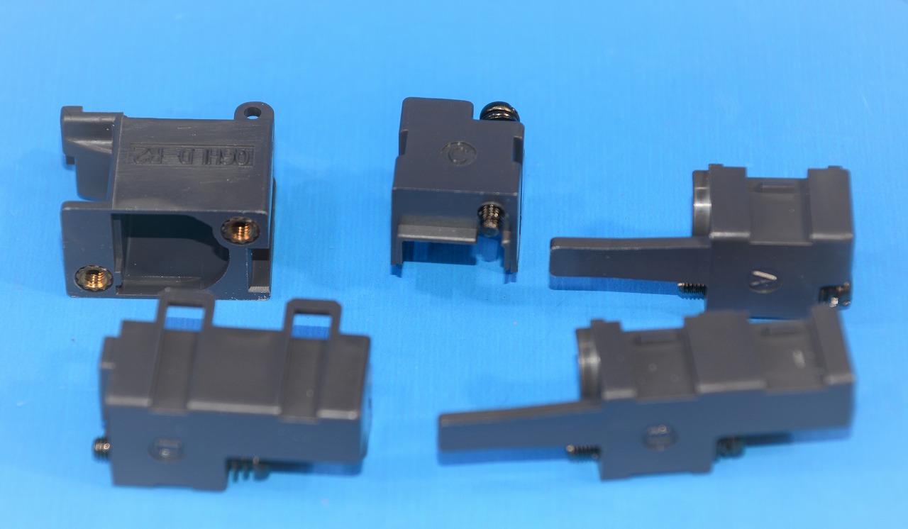 三菱電機　Q6HLD-R2　コネクタ抜け防止用（シーケンサCPUのRS-232）