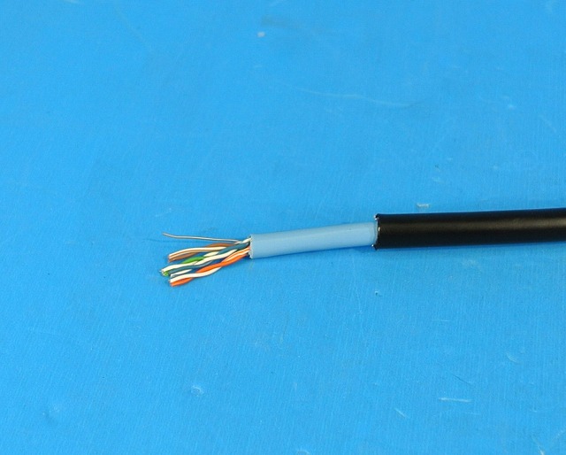 日本製線　Cat5e対応屋外用LANケーブル　0.5-4P NSEDT-LAP　カット売り　M単位