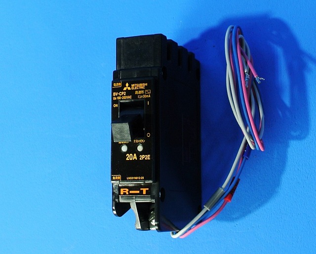 三菱電機　分電盤用遮断器 電源側プラグイン形漏電遮断器　BV-CP2 20A 100-200V 30MA　AL付