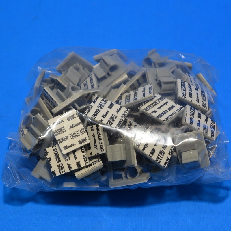 ムツミ　S-606（100入）　ワイヤーステッカー（ナイロン製粘着式配線留器具）　在庫処分