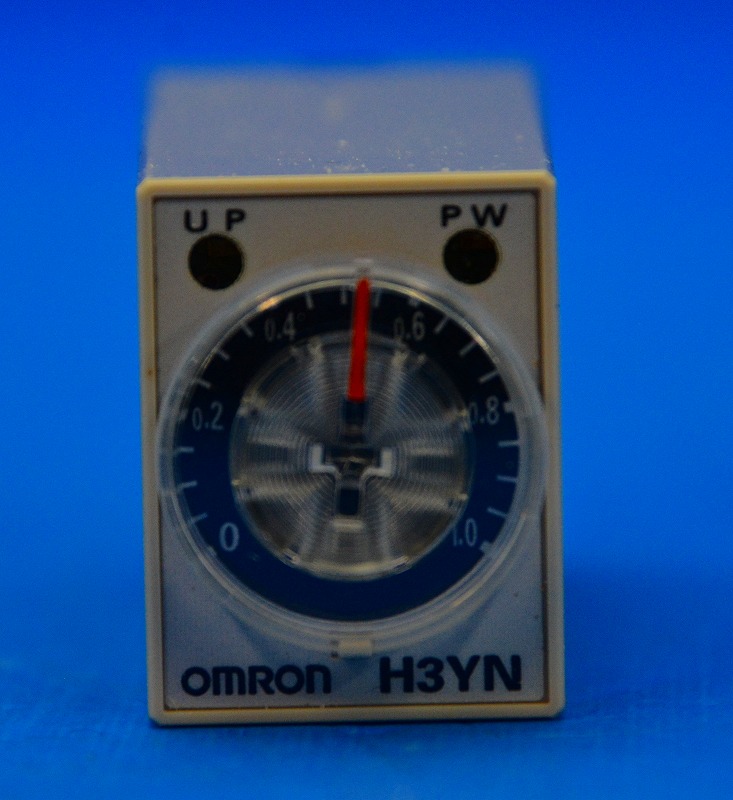 オムロン　H3YN-2　200-230VAC　1S/10S/1M/10M　タイマー　