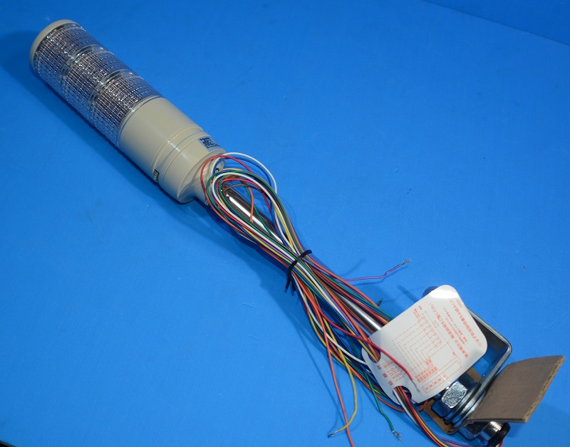 アロー(シュナイダーエレクトリック)　LEUTB-24W-3（赤・黄・緑・ブザー）　積層式LED表示灯