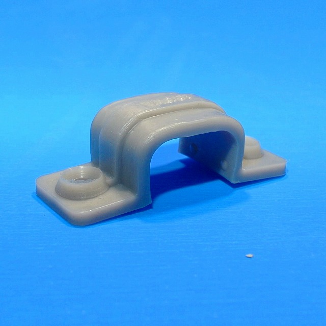 共和化学工業所　VVF用プラスチックサドル　SD-4