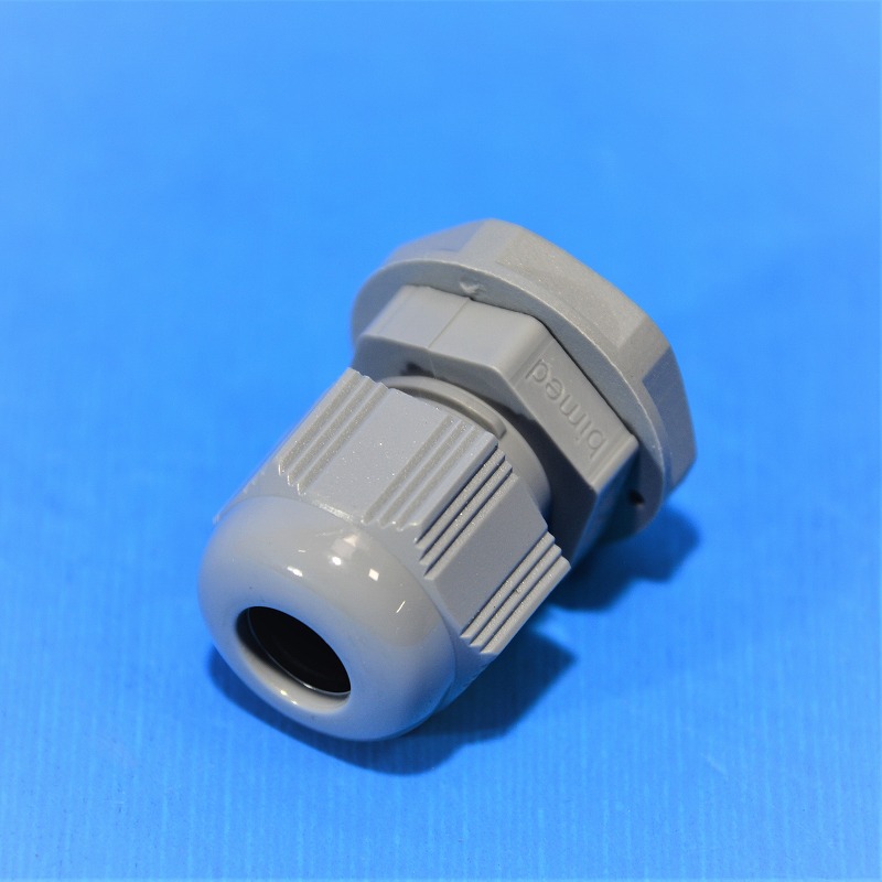 タカチ　KG-9G　ケーブルグランド　取付穴径：φ15.2　内径：φ5～8　在庫処分