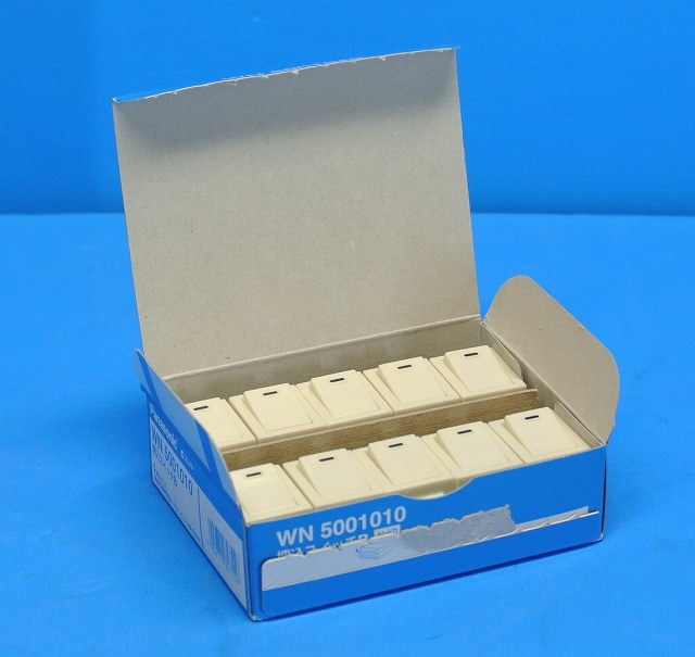 パナソニック　WN5001B　(片切) 　フルカラースイッチ　在庫処分品