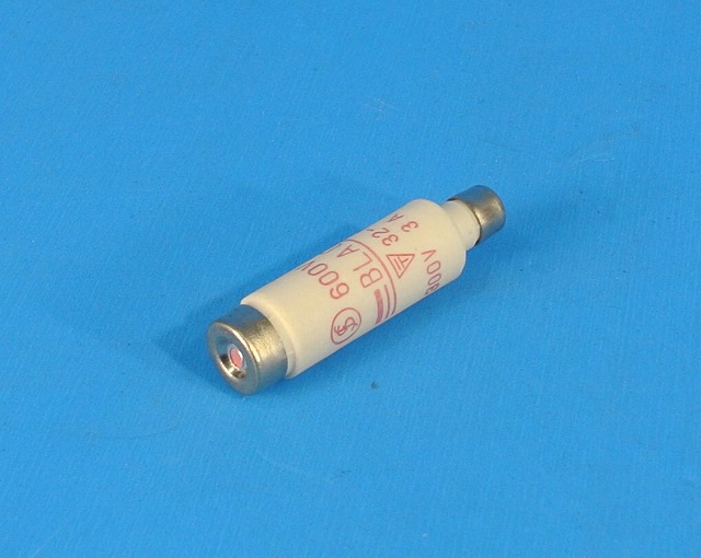 富士電機　BLA003D　栓形ヒューズ ヒューズリンク(ヒューズ筒)　定格電流(3A)（548）