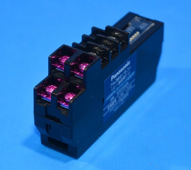 パナソニック　WR3440K　フル2線式リモコンリレー制御用T/U（4回路用・端子式）（分電盤用）