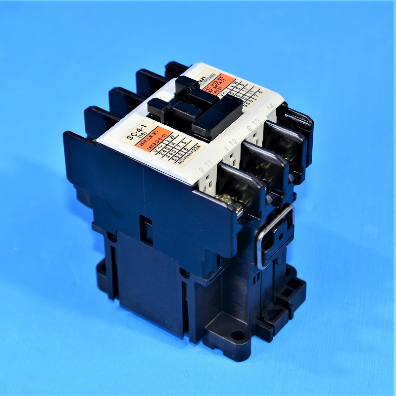富士電機　SC-4-1　操作コイルAC200V　電磁接触器　ケースカバーなし