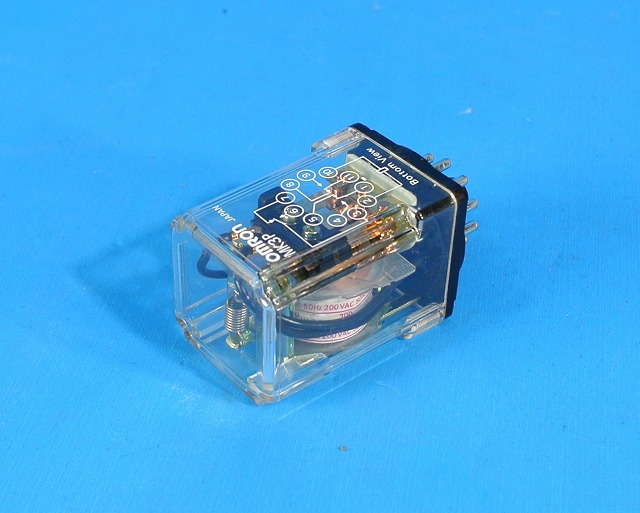 オムロン　MK3P　AC100V　プラグインリレー